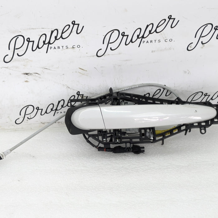BMW F22 F23 228xi M235xi 230xi M240xi Left/Driver Side Door Handle & Carrier Bracket Mineral White (A96)