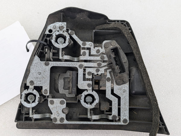 BMW E46 330i 328i 325i 323i 320i Sedan Left Tail Light Bulb Socket Carrier 8364925