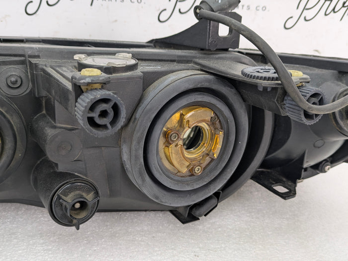 BMW Z3 M Roadster Coupe Front Right Headlight White Indicator 8386048 *Damaged*