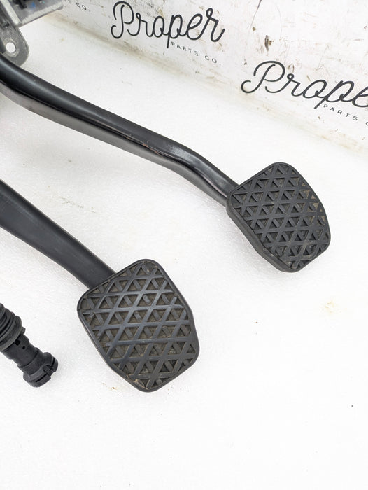 BMW E92 E93 E90 E91 335xi 330xi 328xi 325xi 323i Manual Transmission Clutch & Brake Pedal Assembly/Clutch Line 6761310/6779377/9231129