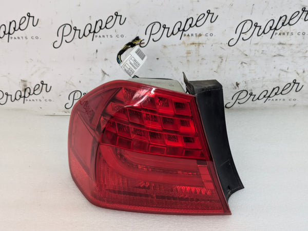 BMW E90 335xi 328xi 325xi 323i LCI Left/Driver Side Rear Outer Tail Light 7289429 *NOTE*