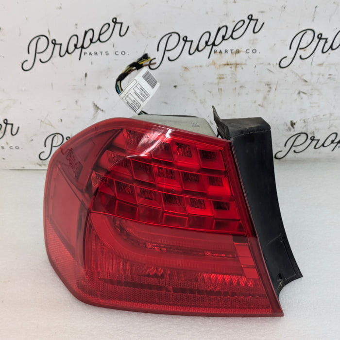 BMW E90 335xi 328xi 325xi 323i LCI Left/Driver Side Rear Outer Tail Light 7289429 *NOTE*