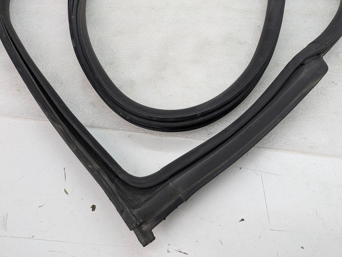 2018 Chevrolet 6th Gen Camaro 2SS Coupe Right/Passenger Side Door Seal Rubber Weatherstrip Gasket 23115061