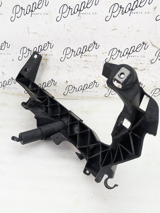 BMW E90 E91 335xi 335d 328xi 323i LCI Right/Passenger Side Headlight Bracket Mount 7138402