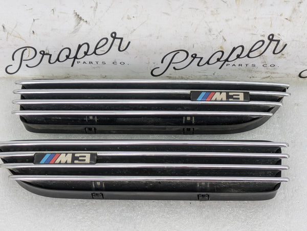BMW E46 M3 Fender Grille Vent Set Pair Left/Right 2694608/2694607