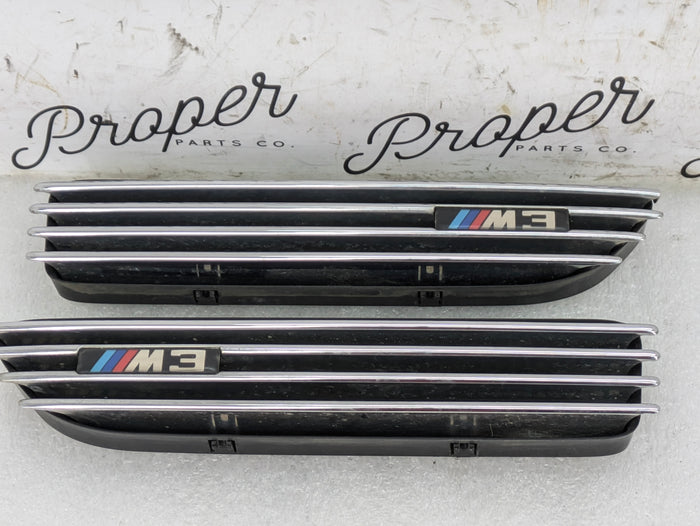 BMW E46 M3 Fender Grille Vent Set Pair Left/Right 2694608/2694607