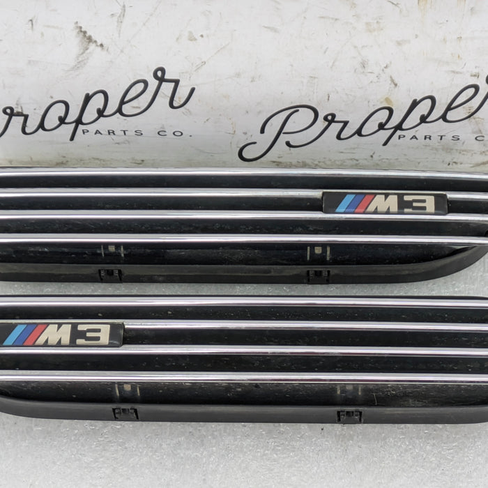 BMW E46 M3 Fender Grille Vent Set Pair Left/Right 2694608/2694607