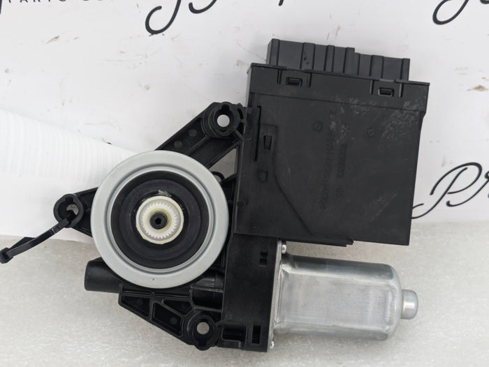 2021 Volvo V60 T6 R-Design Right/Passenger Side Front Door Window Motor/Door Lock Switch Module 31674757