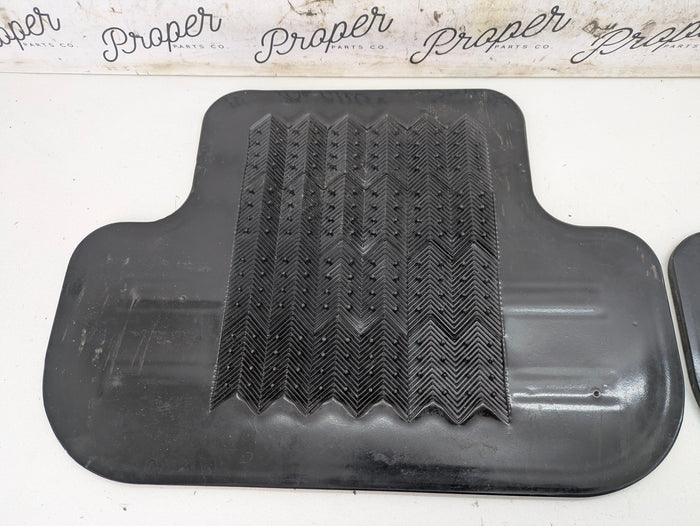2015 Chevrolet 5th Gen Camaro 2SS Rubber/Winter Floor Mats Set 22766717 *DAMAGED*