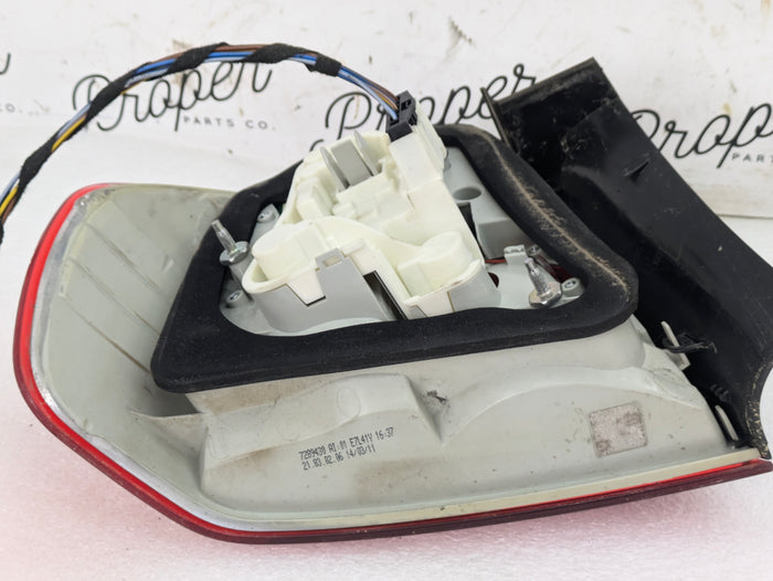 BMW E90 335xi 328xi 325xi 323i LCI Right/Passenger Side Rear Outer Tail Light 7289430 *NOTE*