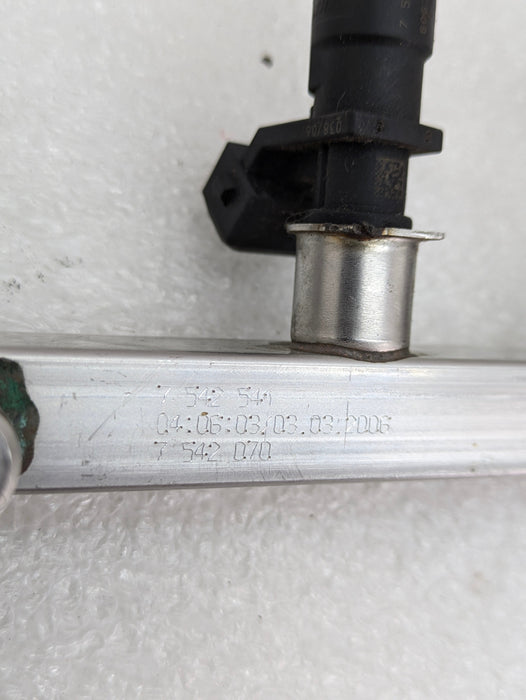 BMW E90 E91 E92 E93 325xi 330xi 328xi 323i N52 Engine Fuel Rail & Injectors 7542541/7531634