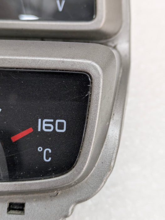 2015 Chevrolet 5th Gen Camaro 2SS V8 Console Oil Pressure Temperature Volt Silver Gauges 22988834 *Scratch*