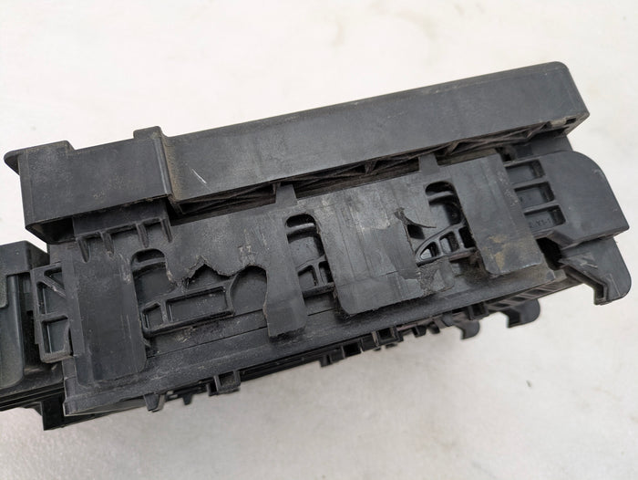 2018 Chevrolet 6th Gen Camaro 2SS 6.2L V8 Engine Bay Junction Box Fuse Panel 84315889 *DAMAGED*