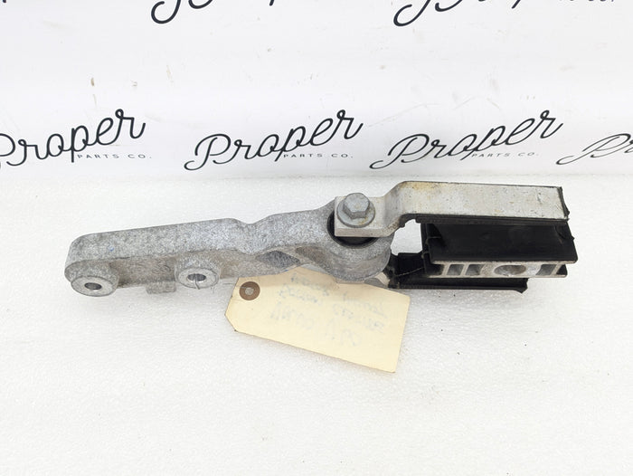 2021 Volvo V60 T6 R-Design Engine Lower Left Torque Rod & Mount Bracket 31359890/31330594