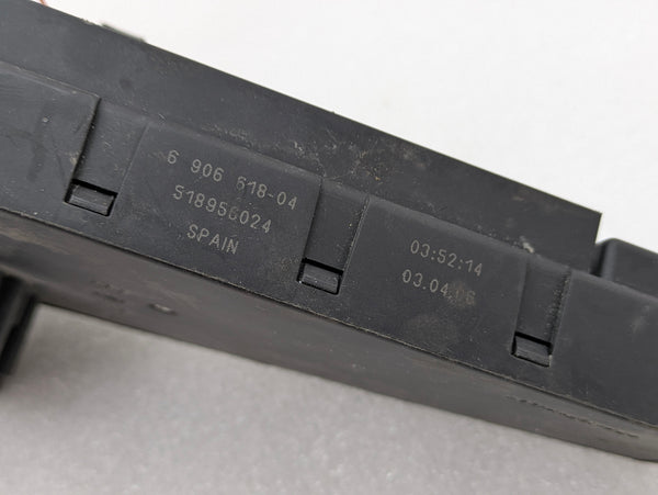 BMW E60 E61 E63 E64 5 Series Trunk Power Distribution Fuse Box 6906618/6906619