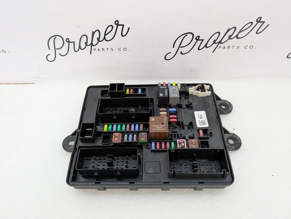 Chevrolet C7 Corvette Stingray Engine Bay Fuse Relay Junction Box 23301924 *DAMAGED*