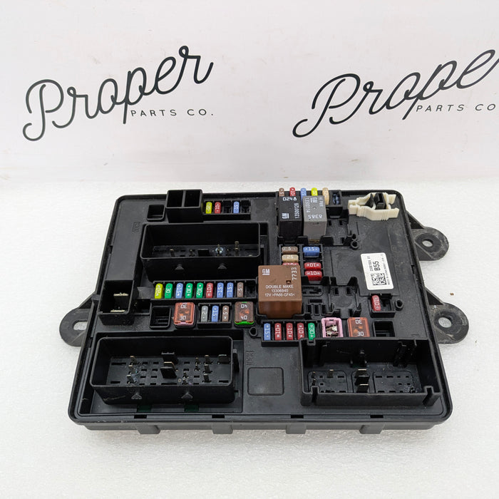 Chevrolet C7 Corvette Stingray Engine Bay Fuse Relay Junction Box 23301924 *DAMAGED*