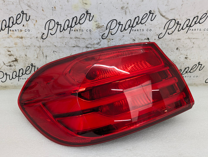 BMW F32 F36 F33 435xi 428xi 440xi 430xi Pre-LCI Right/Passenger Side Outer Tail Light 7296099 *DAMAGED*