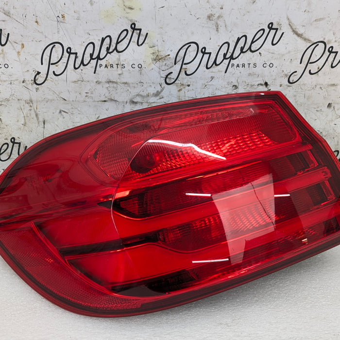 BMW F32 F36 F33 435xi 428xi 440xi 430xi Pre-LCI Right/Passenger Side Outer Tail Light 7296099 *DAMAGED*