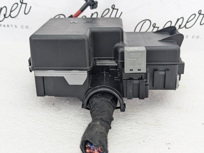 2021 Volvo V60 T6 R-Design Trunk Fuse Box Relay Junction Box 31384034