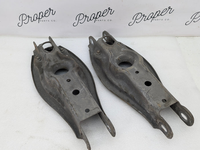 BMW E82 E88 135i 128i Rear Right/Left Lower Control Arm Spring Perch 33326772899