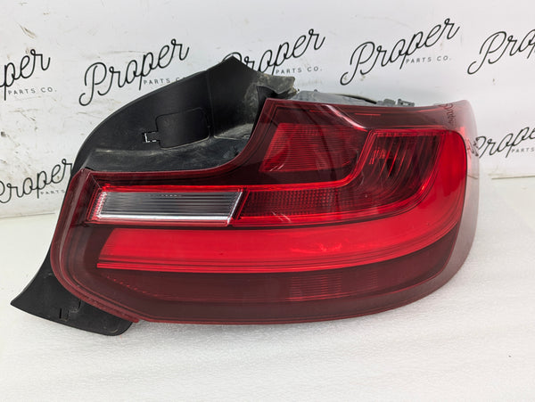 BMW F22 F23 228xi 230xi M235xi M240xi F87 M2 Pre-LCI Right/Passenger Side Tail Light Assembly 7295428