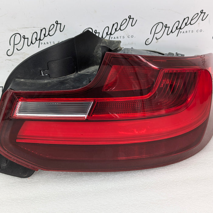 BMW F22 F23 228xi 230xi M235xi M240xi F87 M2 Pre-LCI Right/Passenger Side Tail Light Assembly 7295428