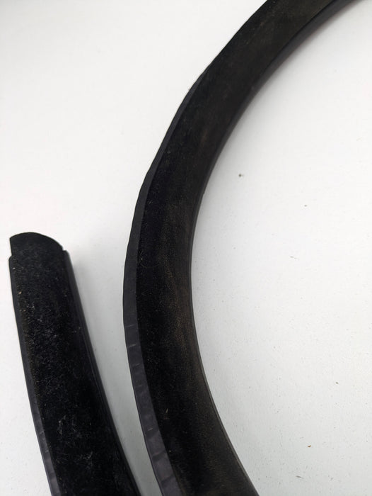 BMW E93 335is 335xi 335i 328xi 328i M3 Right/Passenger Side Rubber Door Seal Gasket 51767162404