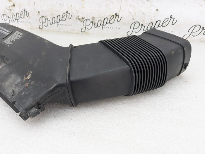 BMW E92 E93 E90 335xi 335i N55 Engine Air Intake Duct Pipe 7599282