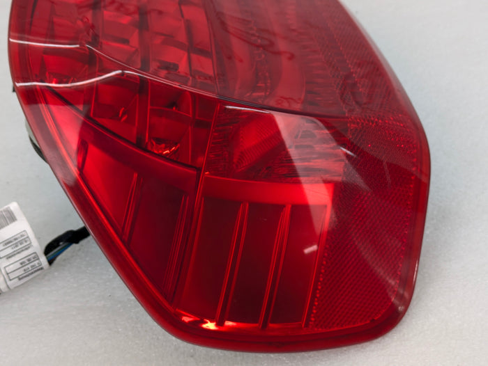 BMW E90 335xi 328xi 325xi 323i LCI Left/Driver Side Rear Outer Tail Light 7289429 *NOTE*