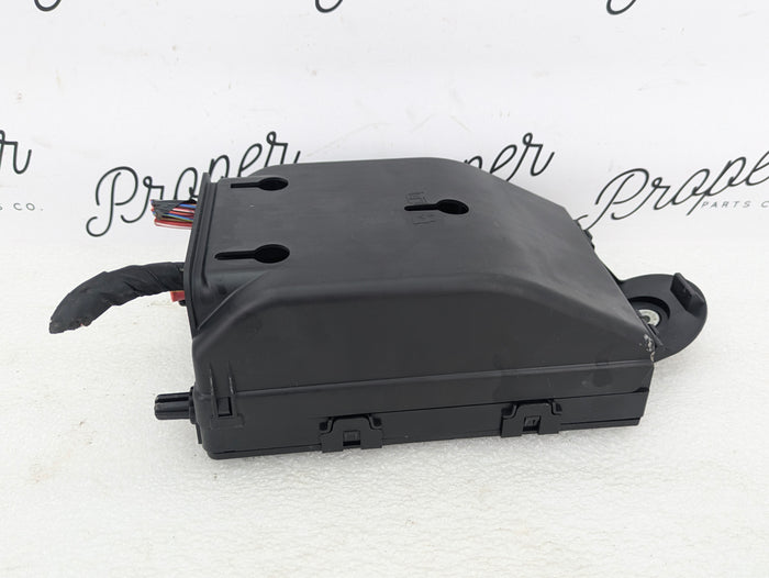 2021 Volvo V60 T6 R-Design Interior Cabin Fuse Relay Box Block Module 32142591