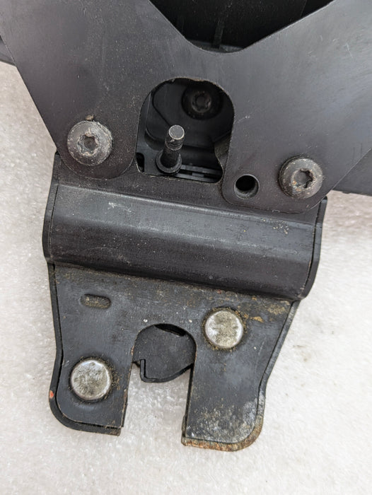 BMW E61 530xi 525xi 545i 550i Wagon Rear Tailgate Lift Lock Latch Actuator 7071594