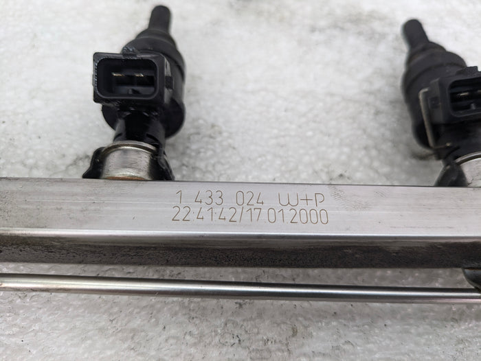 BMW E46 328ci 323ci M52 Fuel Rail Injector Tube & Fuel Injectors 1433024/1427240
