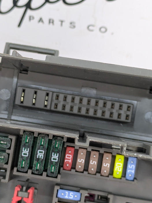BMW E90 E91 E92 E93 335xi 330xi 328xi 325xi 323i Front Power Distribution Fuse Box 9119444