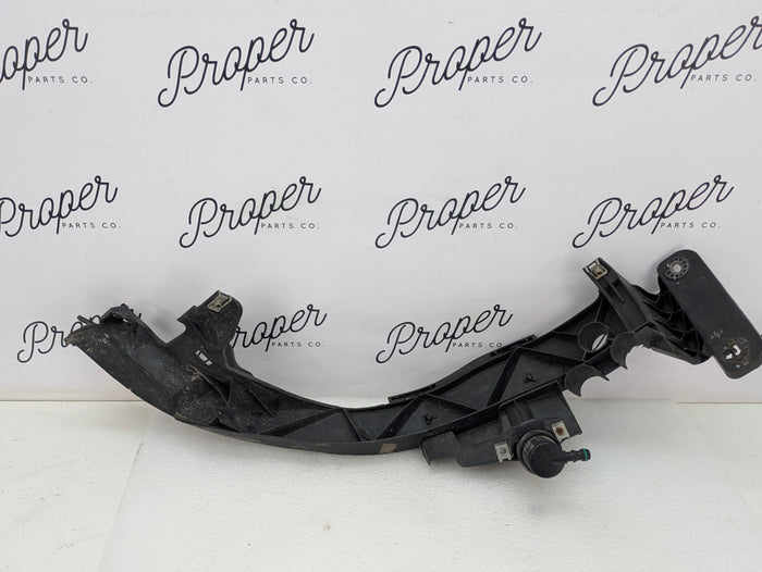 BMW E82 E88 135i 128i Left/Driver Side Headlight Bracket 7148761 *Damaged*