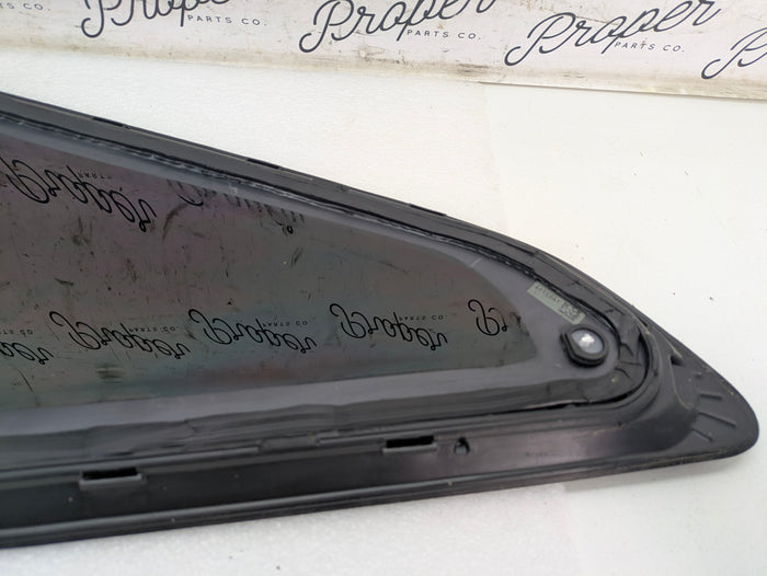 BMW G22 E82 430ix M440ix M4 Right/Passenger Side Rear Quarter Window Glass 7482714/7482712 *DAMAGED*