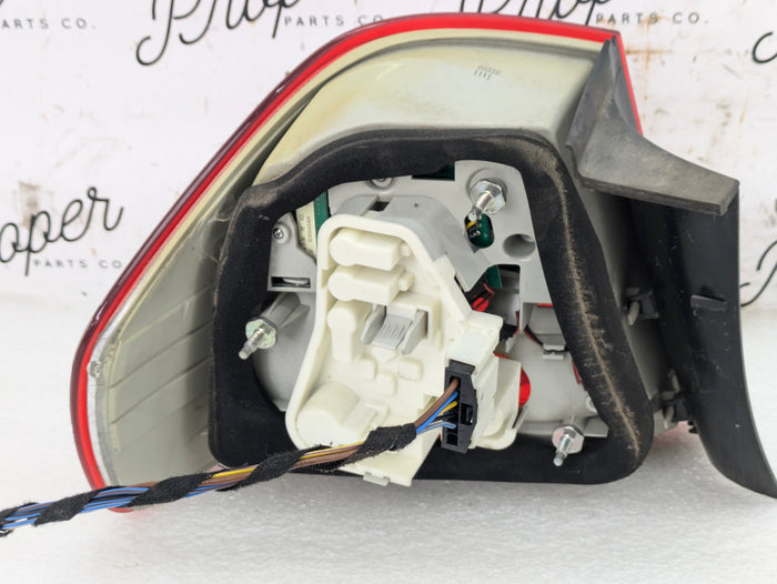 BMW E90 335xi 328xi 325xi 323i LCI Right/Passenger Side Rear Outer Tail Light 7289430 *NOTE*