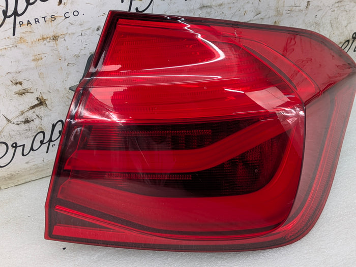 BMW F30 340i 330i 328i 328d 320i LCI Right/Passenger Side Rear Outer LED Tail Light 7369116