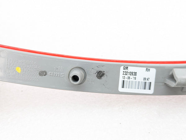 Chevrolet C7 Corvette Stingray Right/Passenger Side Rear Side Marker Signal Light Reflector 23210930