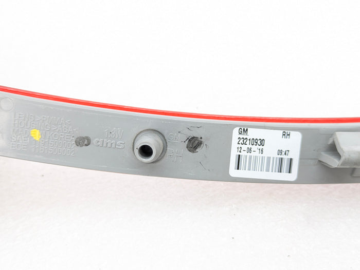 Chevrolet C7 Corvette Stingray Right/Passenger Side Rear Side Marker Signal Light Reflector 23210930