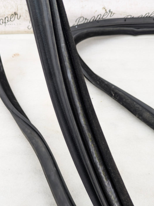 BMW F32 430xi 440xi 428xi 435xi Right/Passenger Side Rubber Door Seal Gasket Weatherstrip 7279742