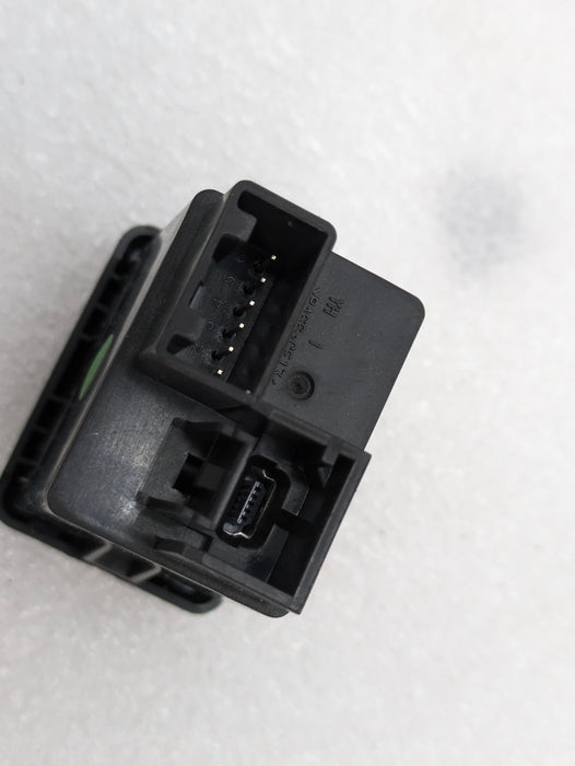Chevrolet C7 Corvette Stingray Audio SD Card Reader 13599465