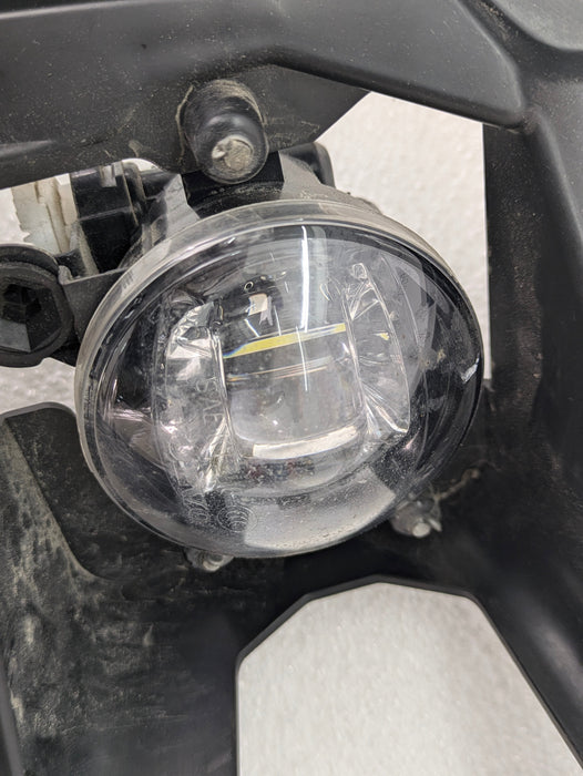 2021 Volvo V60 T6 R-Design Right/Passenger Side LED Fog Light With Trim 31688805/90103785