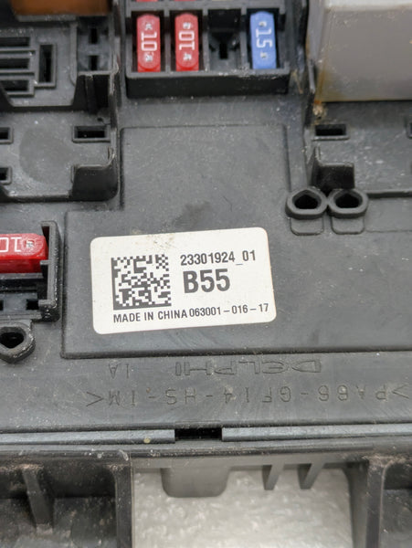 Chevrolet C7 Corvette Stingray Engine Bay Fuse Relay Junction Box 23301924 *DAMAGED*