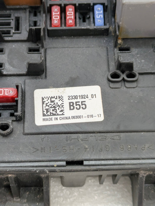 Chevrolet C7 Corvette Stingray Engine Bay Fuse Relay Junction Box 23301924 *DAMAGED*