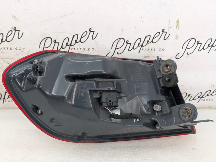 BMW F36 F32 F33 F82 F83 440xi 430xi M4 LCI LED Rear Right/Passenger Side Outer Tail Light 8496526