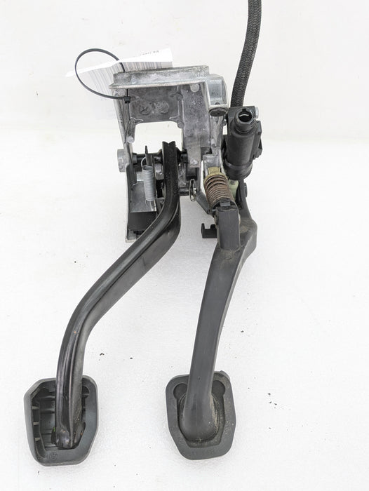 BMW E92 E93 E90 E91 335xi 330xi 328xi 325xi 323i Manual Transmission Clutch & Brake Pedal Assembly 6761310
