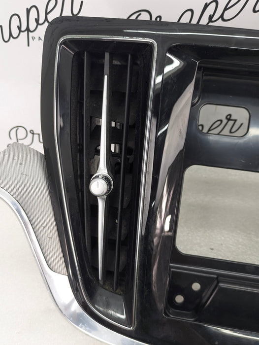 2021 Volvo V60 T6 R-Design Silver Dashboard Trims & Multimedia Screen Display Moulding & Air Vents