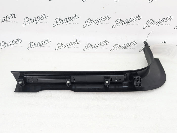 2021 Volvo V60 T6 R-Design Front Right Door Sill Trim 31468387