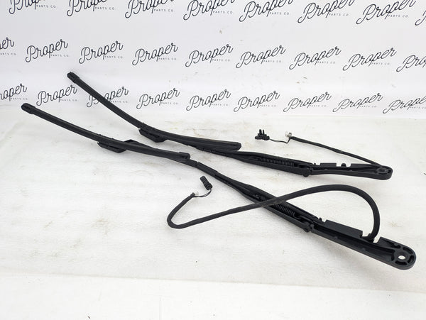 2021 Volvo V60 T6 R-Design Front Left/Right Windshield Wiper Arm Set W000096128/W000092558